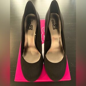 Women’s black high heel nylon shoes